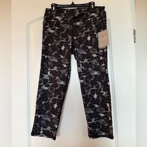 NWT Athleta Cheetah Chatarunga Capri Leggings Black and Gray